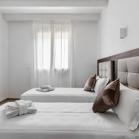Apartment Le Dodici Porte - Porta San Vitale 6 By District